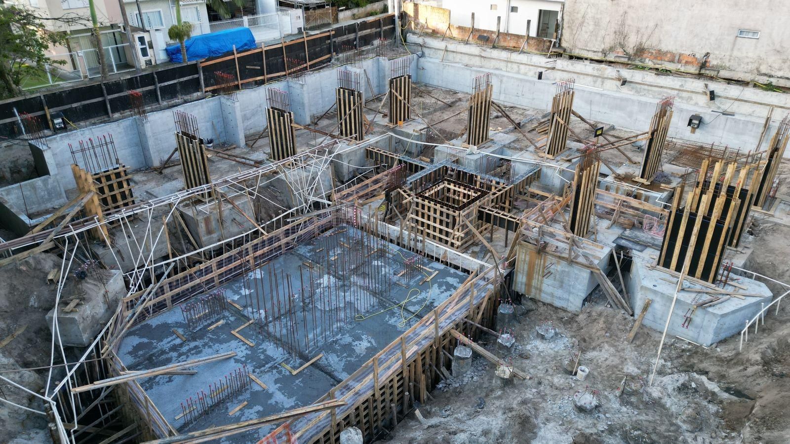 Apartamento à venda em itapema, meia praia, com 3 quartos, 1