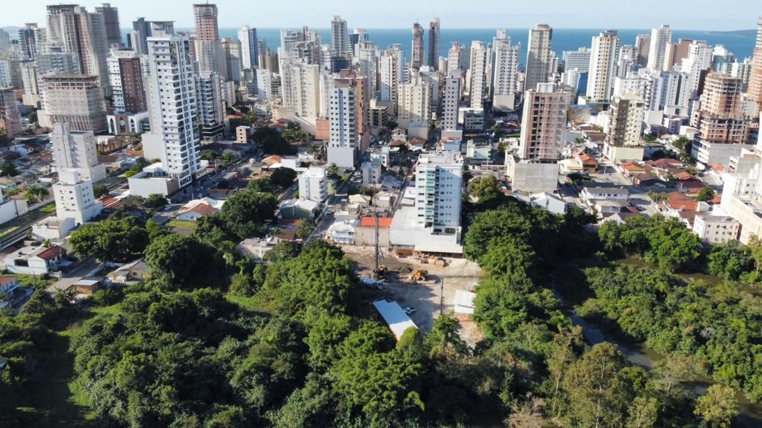 Apartamento à venda em itapema, meia praia, com 3 quartos, 1