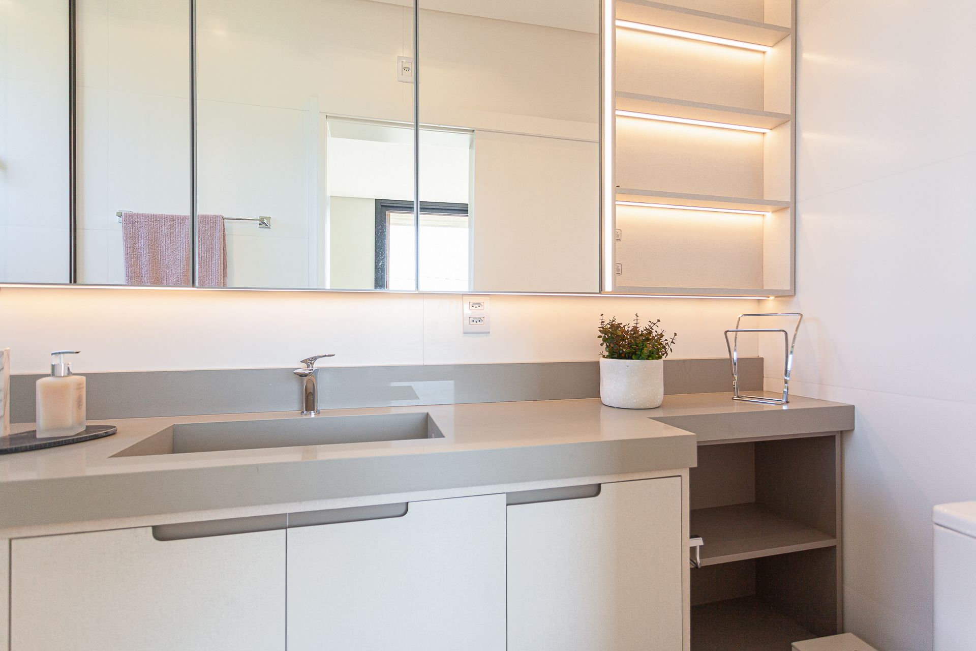 Residência Reserva Das Águas A7 L08