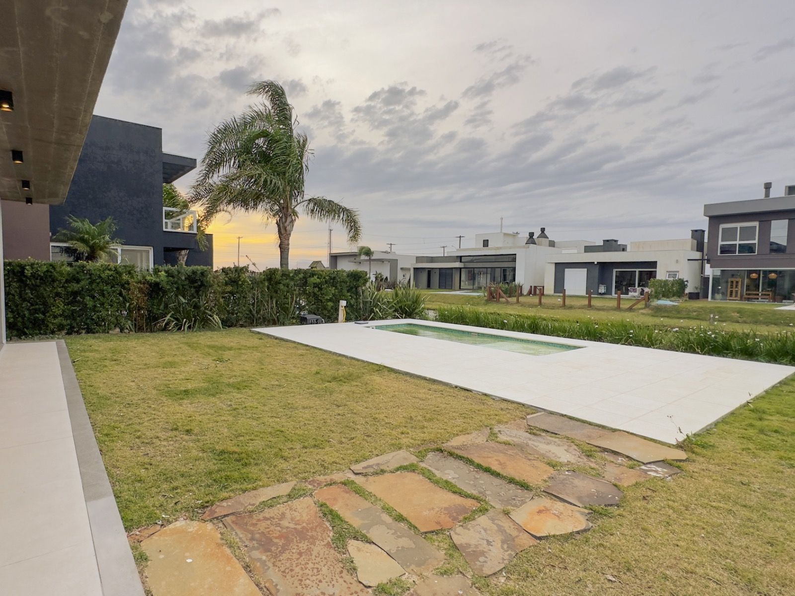 Casa à venda com 4 quartos, 227m² - Xangrila,Xangri-lá