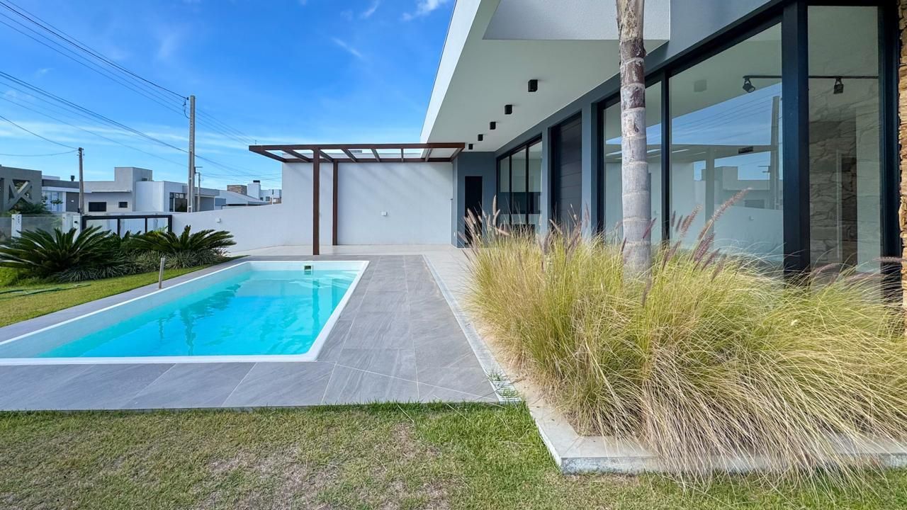 Casa à venda com 3 quartos, 200m² - Foto 2