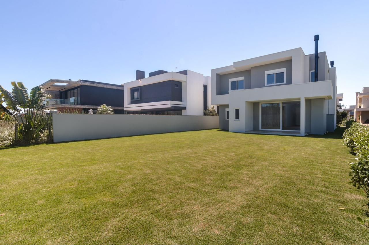 Casa de Condomínio de 4 quartos, 260m² no bairro Centro, em Torres | Eu Corretor