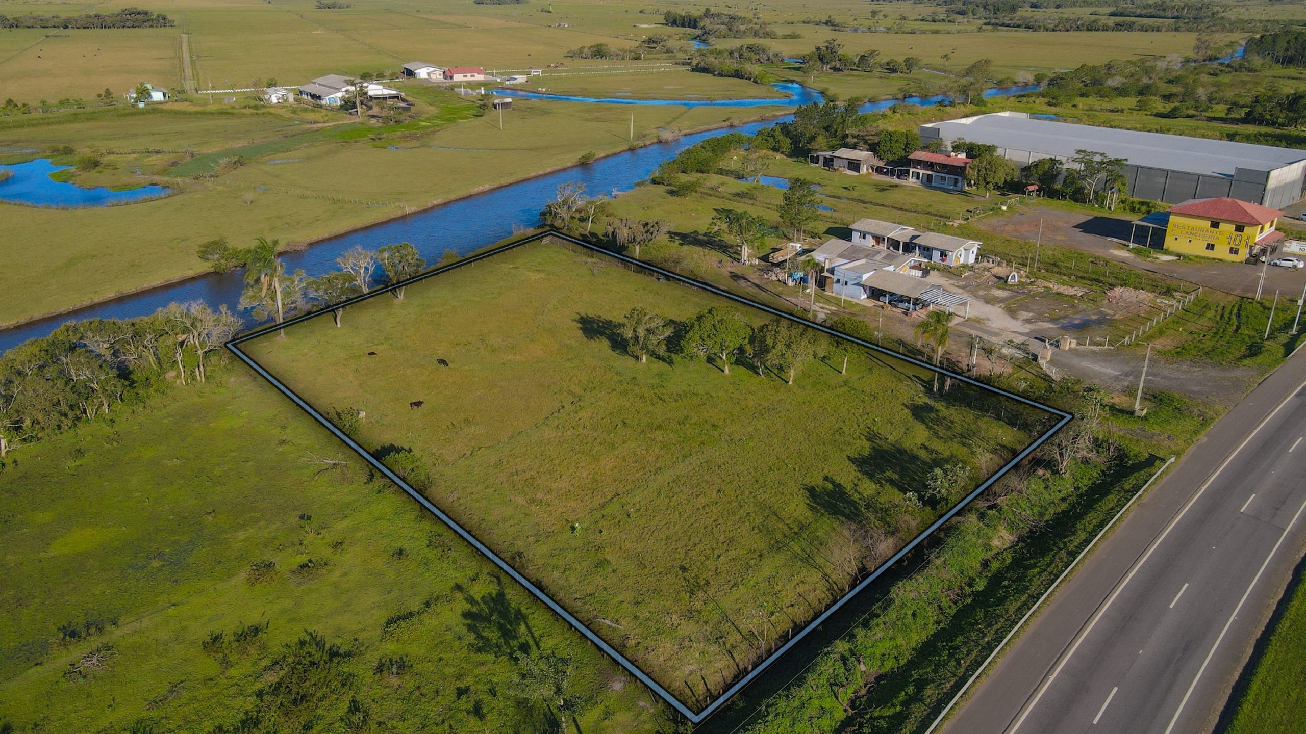 Apartamento de 6615m² | Eu Corretor