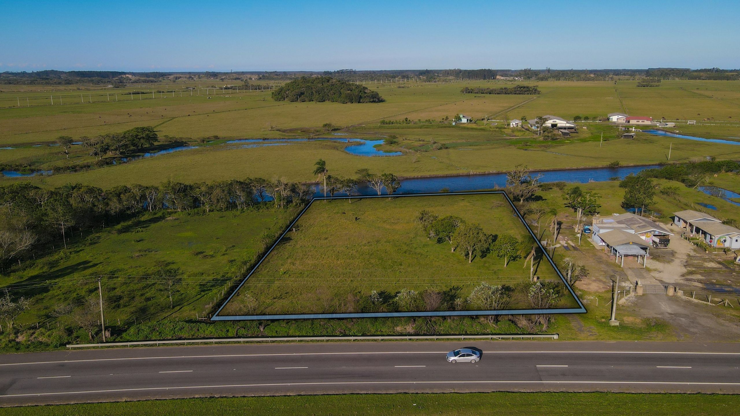 Apartamento de 6615m² | Eu Corretor