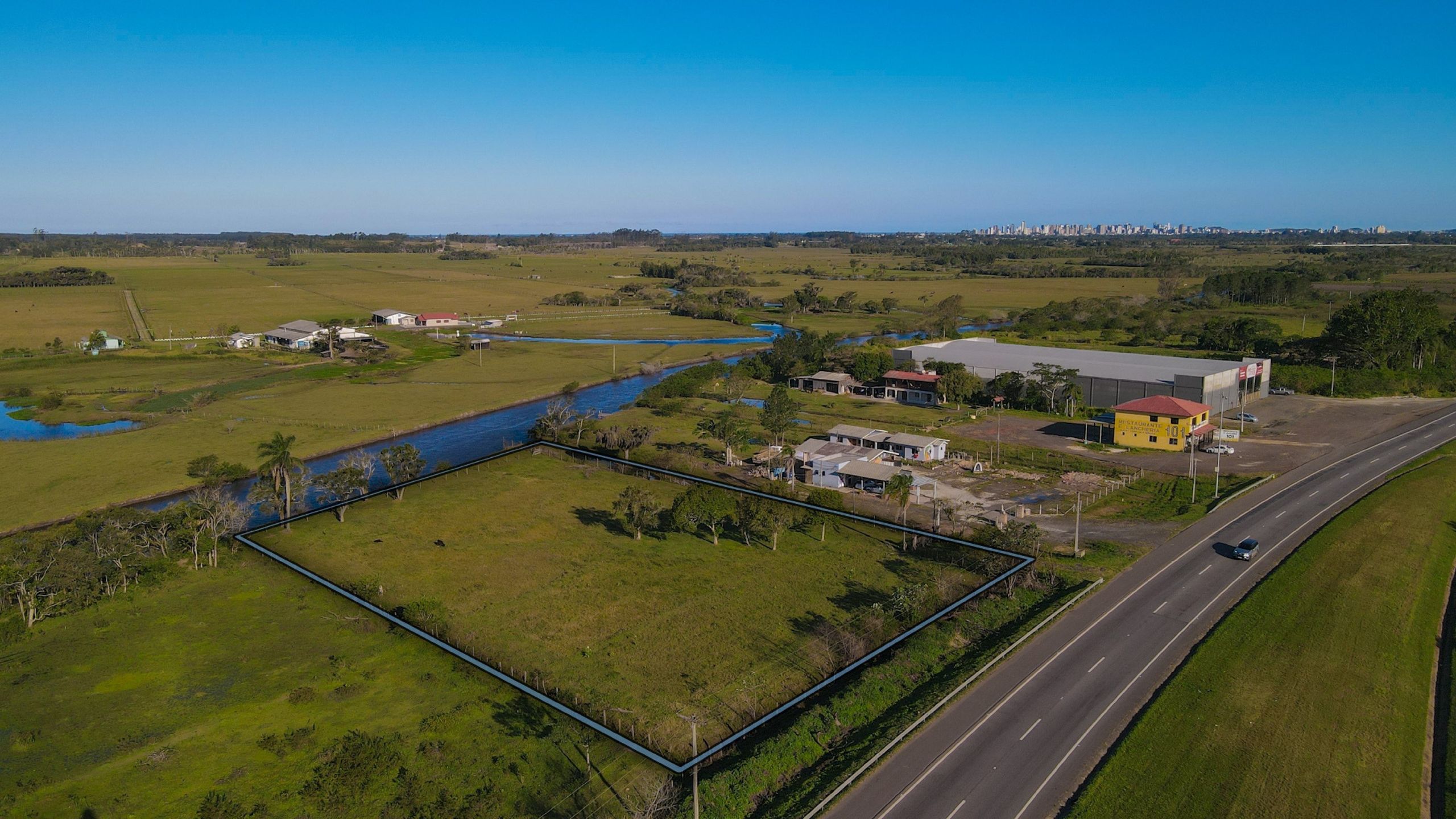 Apartamento de 6615m² | Eu Corretor