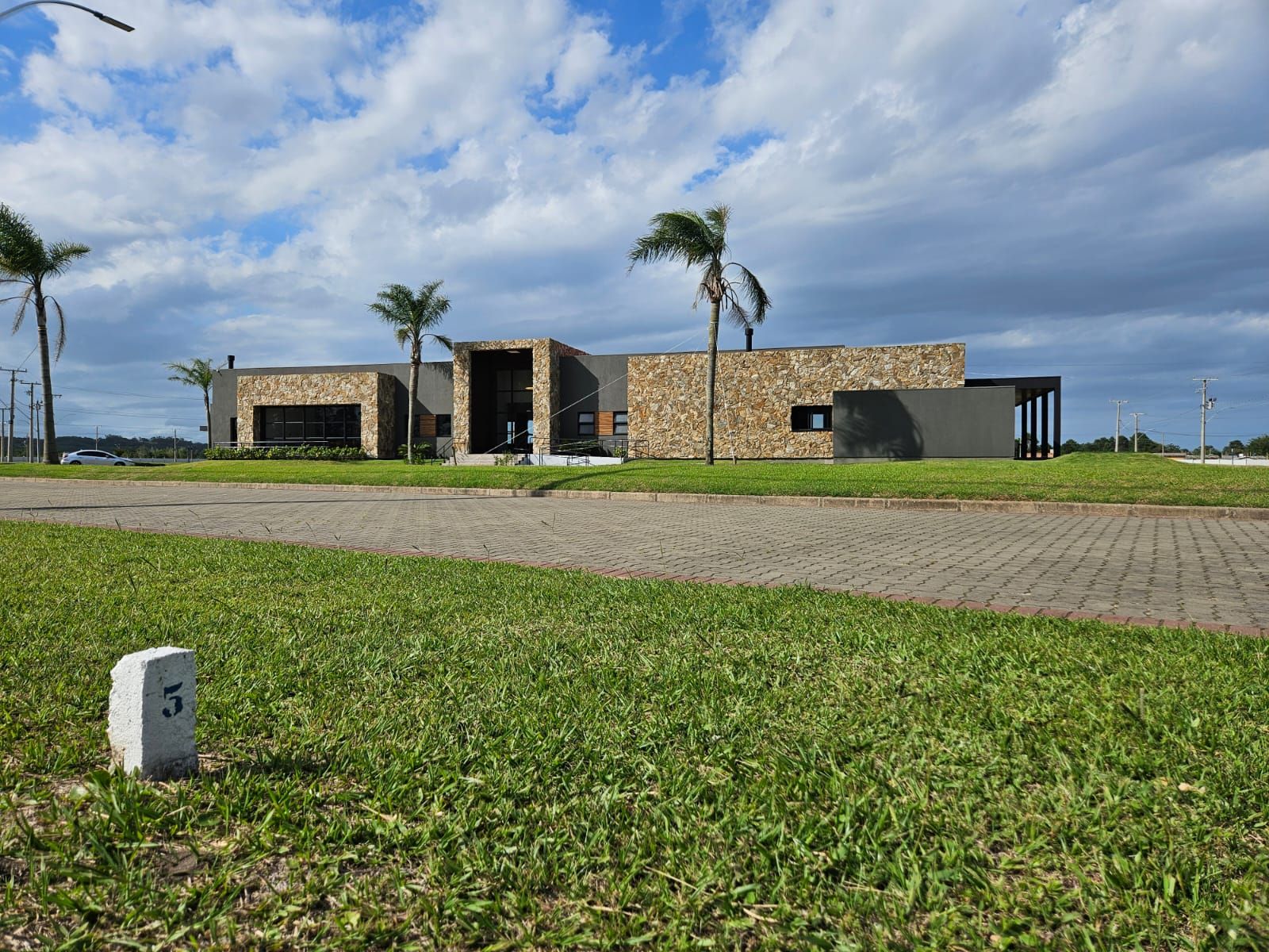 Residencial Multifamiliar de 394m² no bairro Lagoa Jardim, em Torres | Eu Corretor