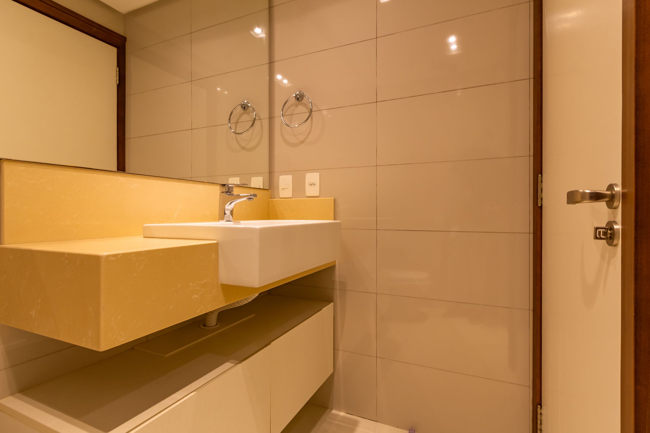 Recanto Das Rosas - Apartamento 104 - Torre Palomino - 3 Vagas de Garagem
