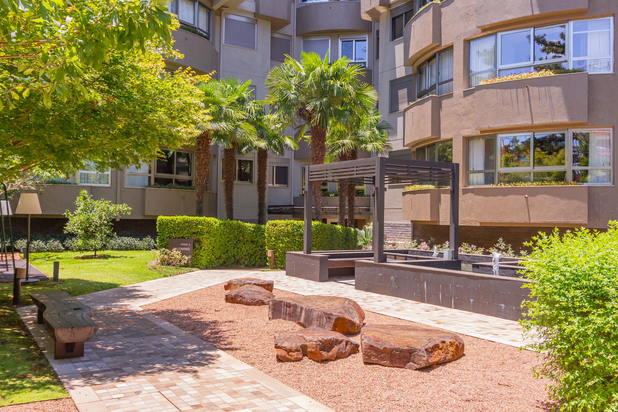 Recanto Das Rosas - Apartamento 104 - Torre Palomino - 3 Vagas de Garagem