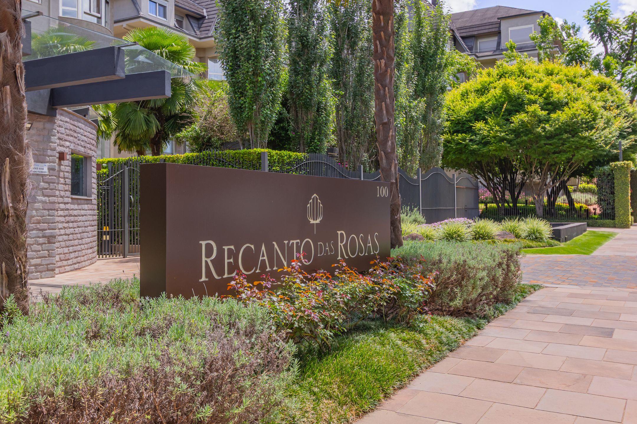 Recanto Das Rosas - Apartamento 104 - Torre Palomino - 3 Vagas de Garagem
