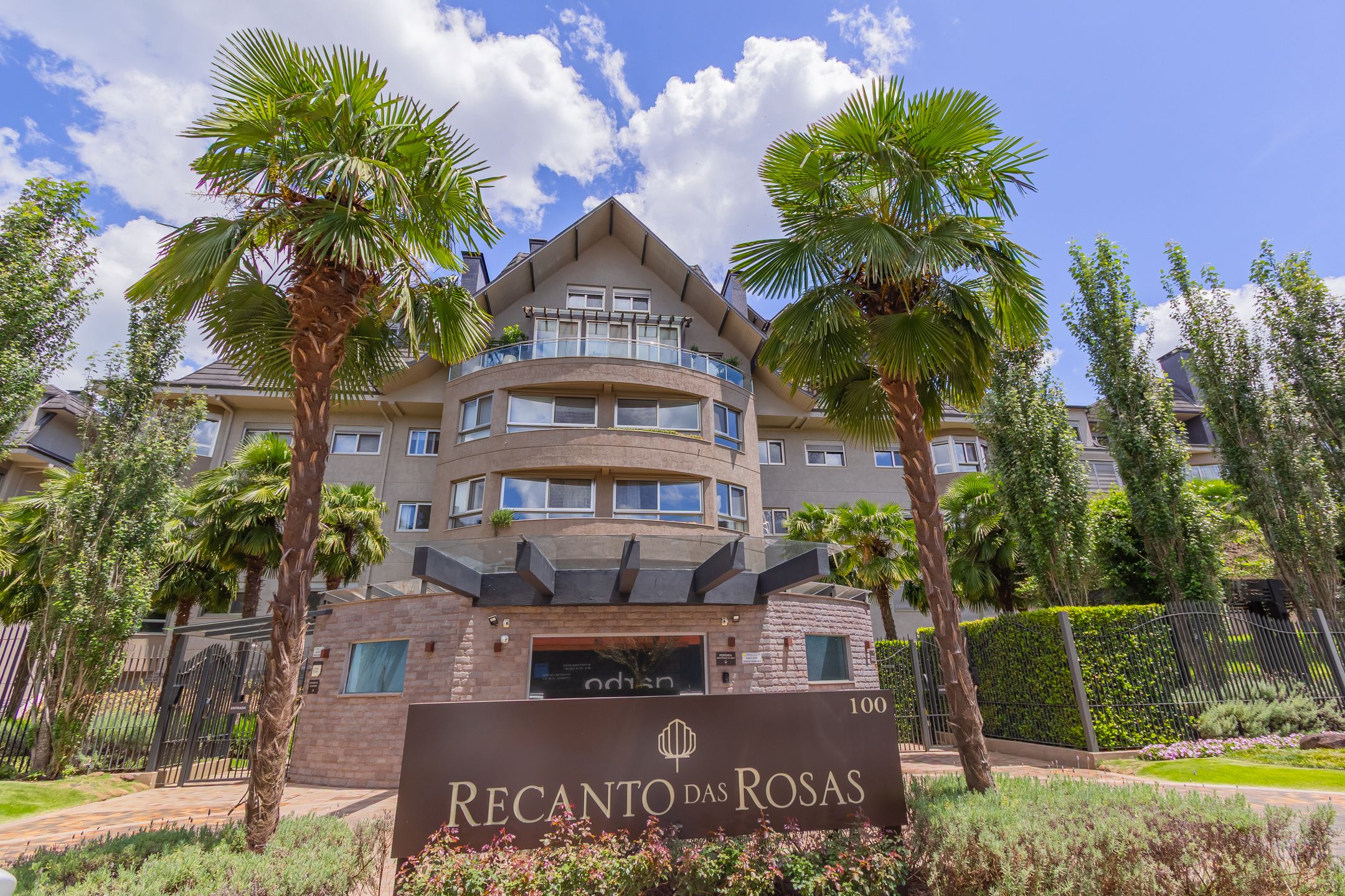 Recanto Das Rosas - Apartamento 104 - Torre Palomino - 3 Vagas de Garagem