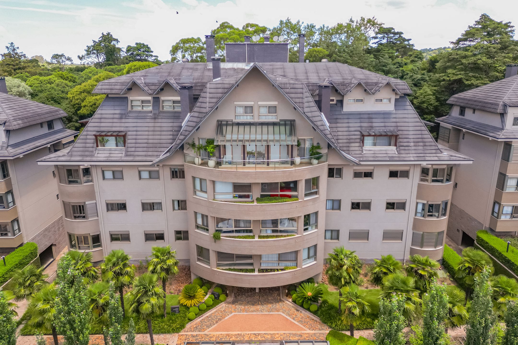 Recanto Das Rosas - Apartamento 104 - Torre Palomino - 3 Vagas de Garagem
