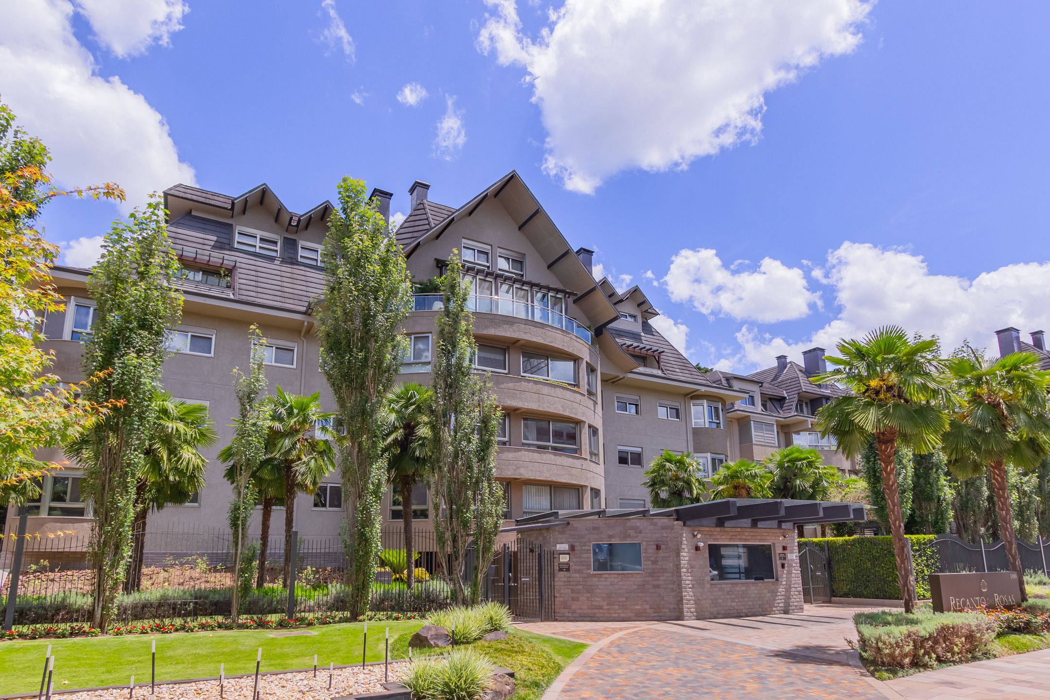 Recanto Das Rosas - Apartamento 104 - Torre Palomino - 3 Vagas de Garagem