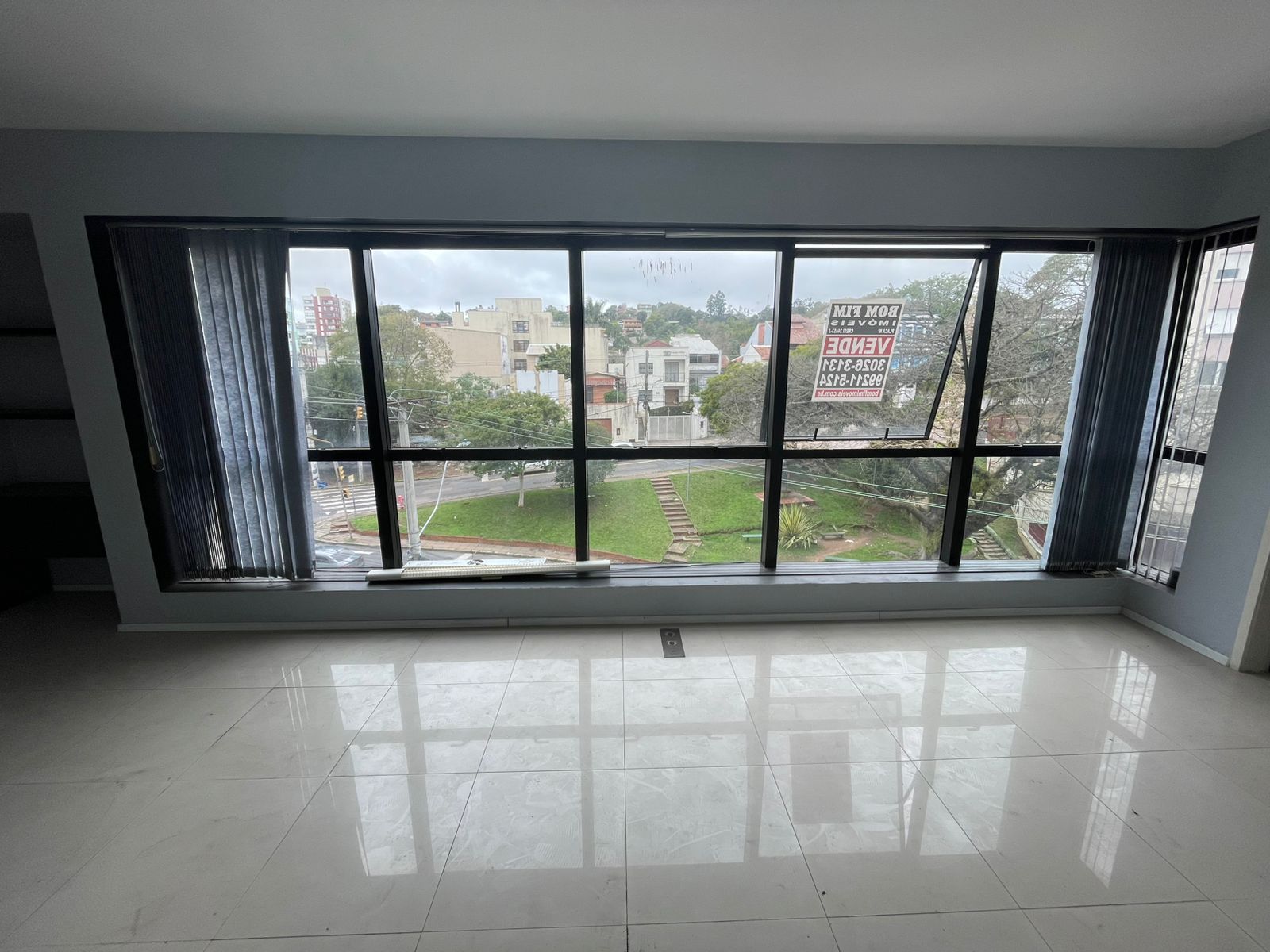  - Sala comercial à venda em Porto Alegre, Menino Deus, 36m²