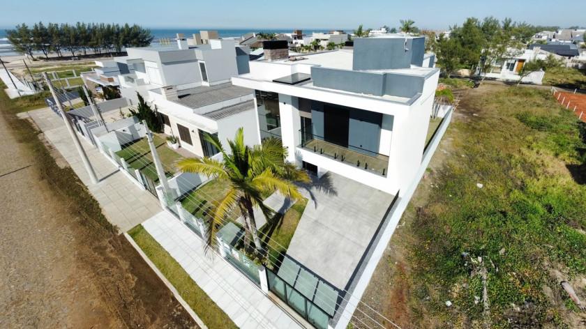 Casa à venda com 4 quartos, 251m² - Foto 1